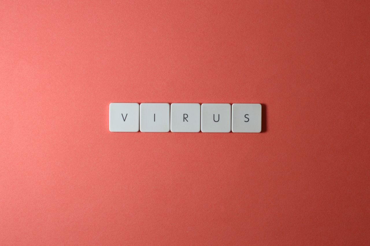 Is een gratis virusscanner wel veilig genoeg voor senioren? Ontdek de verschillen, voorkom pop-ups en kies voor optimale digitale rust!